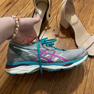 brand new asic running shoes